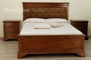 Letto classico matrimoniale in legno massiccio con pannello testiera imbottito in vera pelle